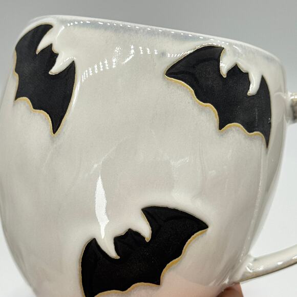 2 Anthropologie Vida Stoneware Icon Mugs Bat & Ghost Mug Set Halloween NEW - Picture 10 of 15